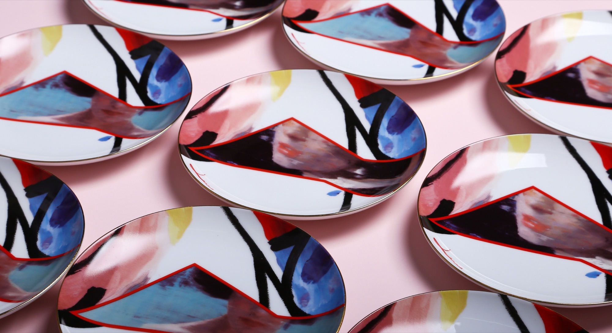 Porcelain plate edition — array view on pink ground