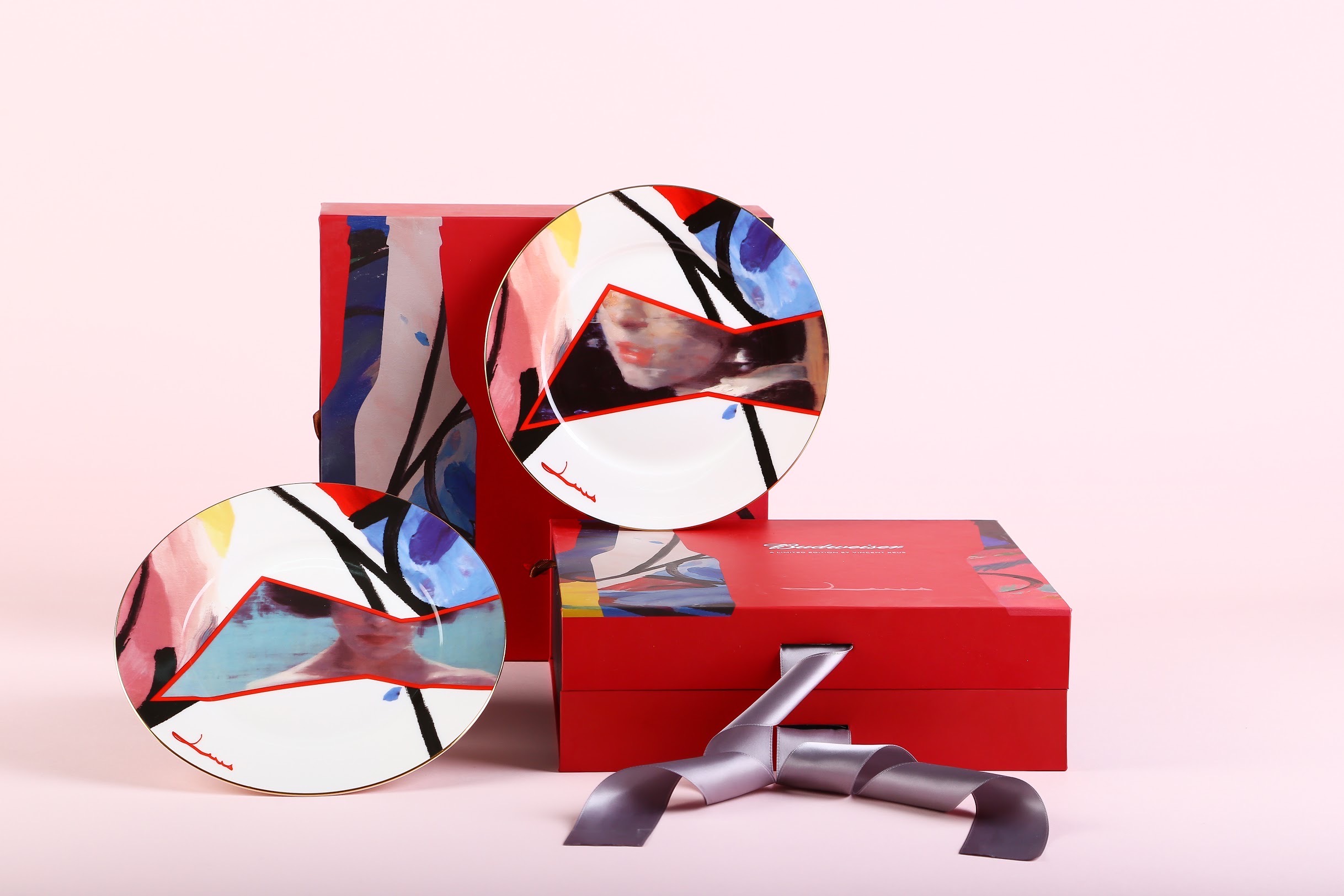 Boxed porcelain edition with presentation case